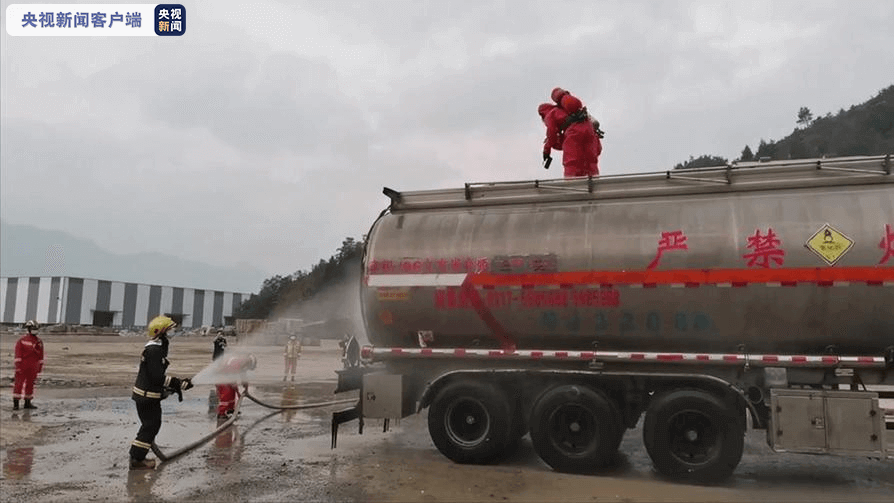 四川省广元市一辆过氧化氢槽罐车发生泄漏，事故已处理完毕，无人员伤亡.png