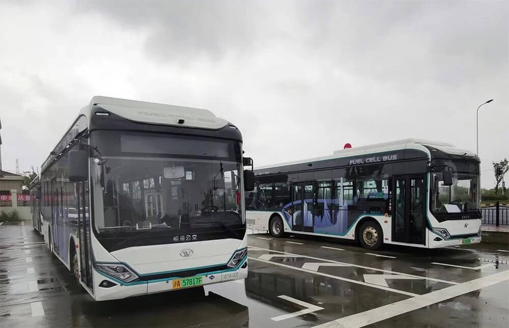 上海氢能公交即日起在临港运营，可使用数字人民币乘车.jpg