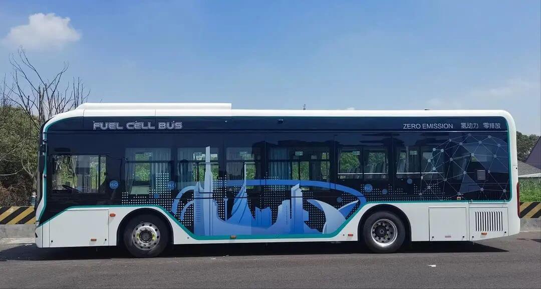 上海氢能公交即日起在临港运营，可使用数字人民币乘车.jpg
