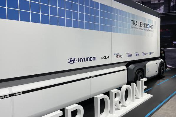 现代Trailer Drone概念卡车亮相，拉货能手.jpg