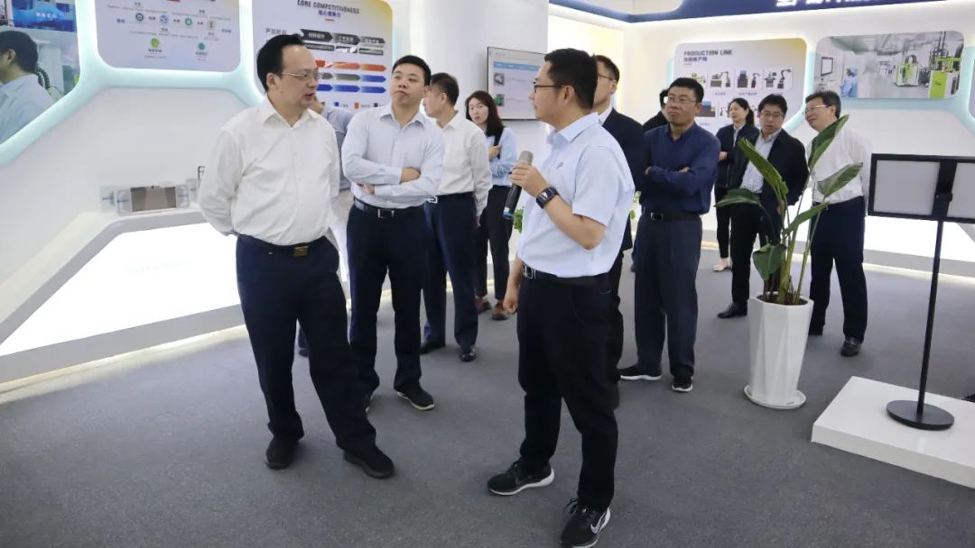 江苏省发改委副主任高清一行调研常州翊迈.jpg