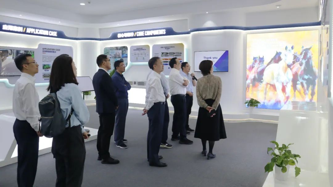 江苏省发改委副主任高清一行调研常州翊迈.jpg
